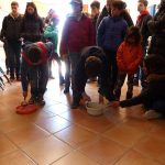 Niños jugando en la actividad en la Albufera de Ambientalys